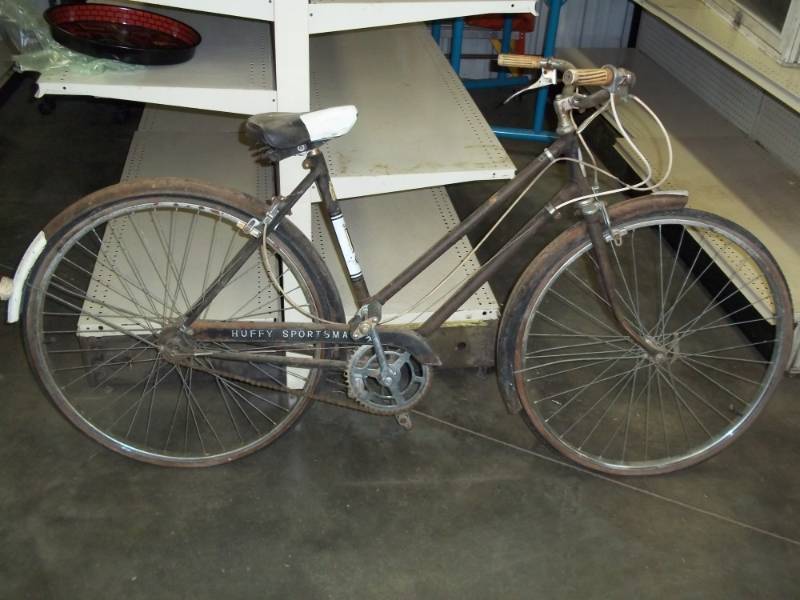 lot 39 image: Vintage Huffy Sportsman Bike 3 speed bike