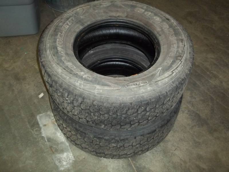 lot 40 image: Pair of LT26575R16 Tires
