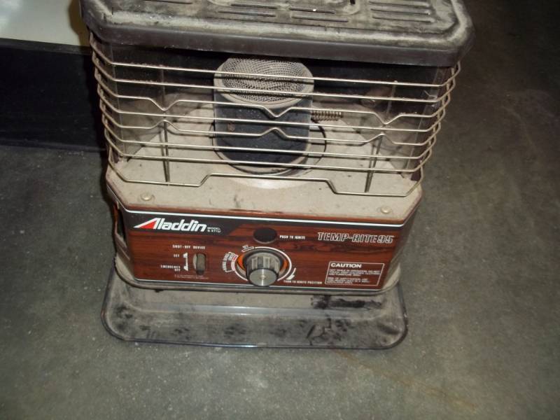 lot 47 image: Aladdin Model S471U portable Kerosene heater consignor states worked when last used