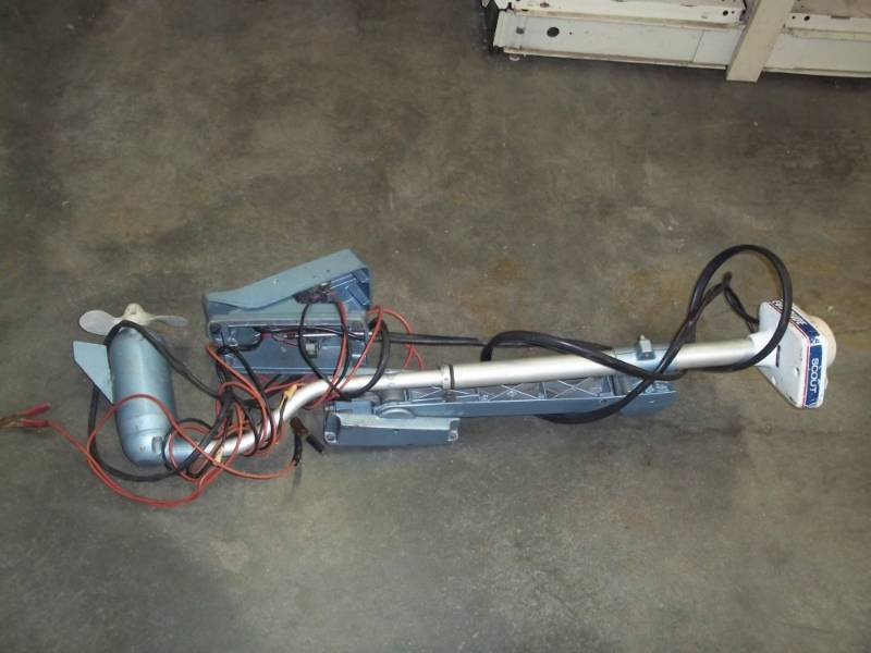 lot 50 image: Evinrude Scout Electric Trolling motor with foot control
