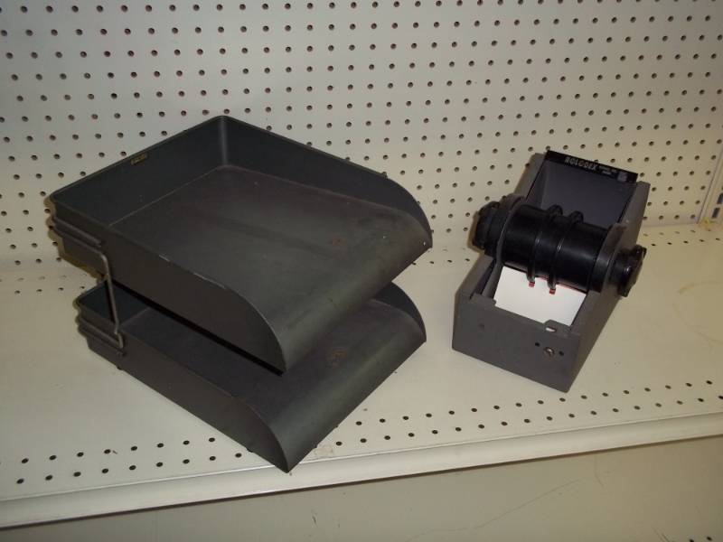 lot 53 image: Roladex with paper organizer