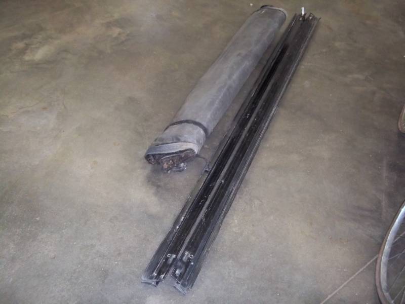 lot 62 image: Tonneau Roll Truck box Cover for 8 truck box Came off a Chevy