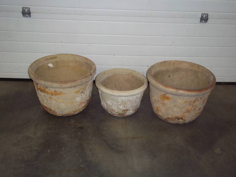 lot 63 image: 3 Flower pots  planter