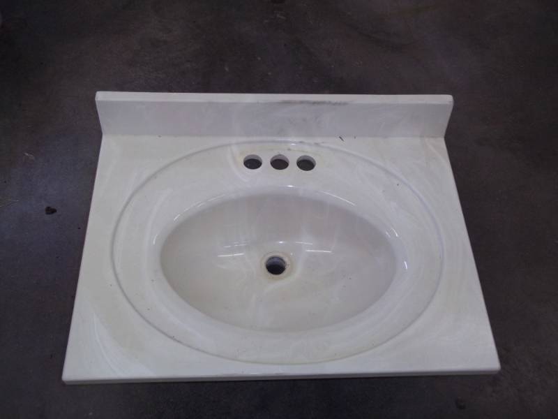 lot 68 image: 25 Bathroom sink