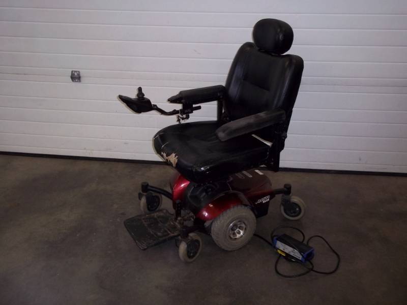 lot 71 image: Electric Wheelchair with charger, tested and works Model Ronto M41