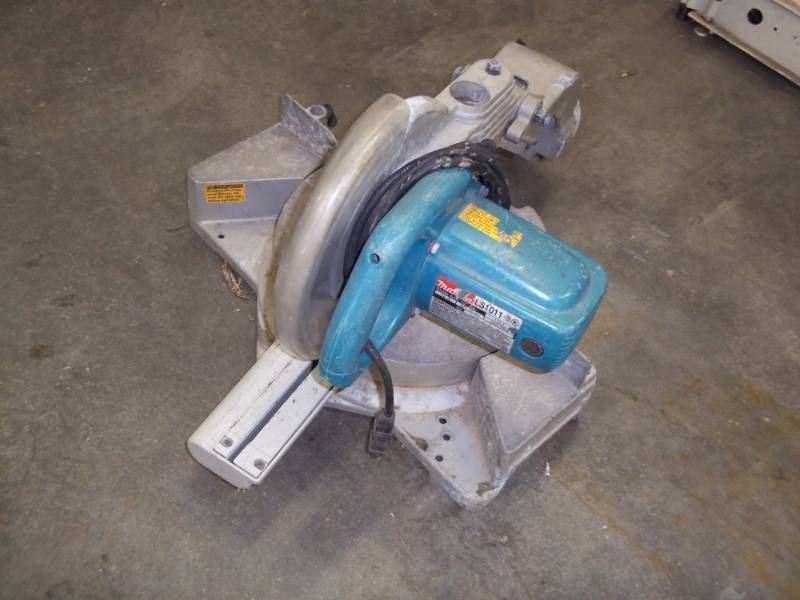 lot 77 image: Makita 10 Saw model LS1011 consignor states works