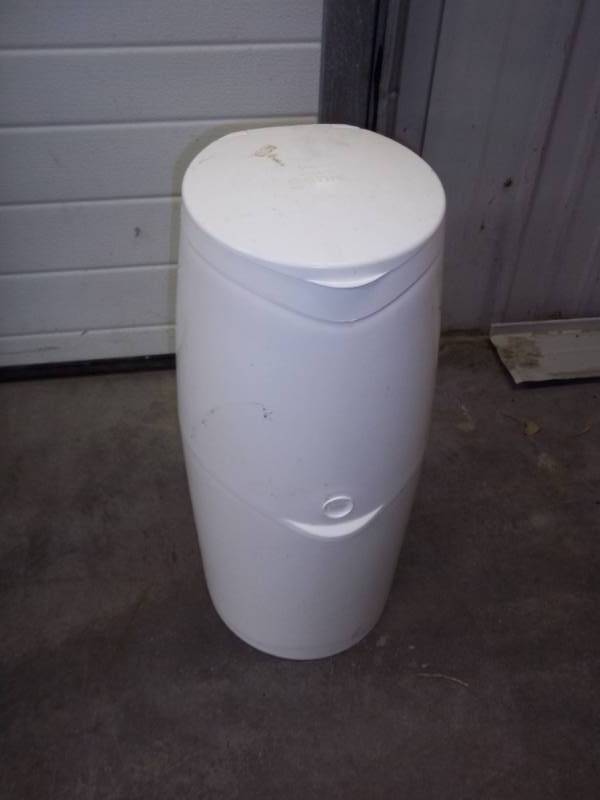 lot 78 image: Diaper Genie