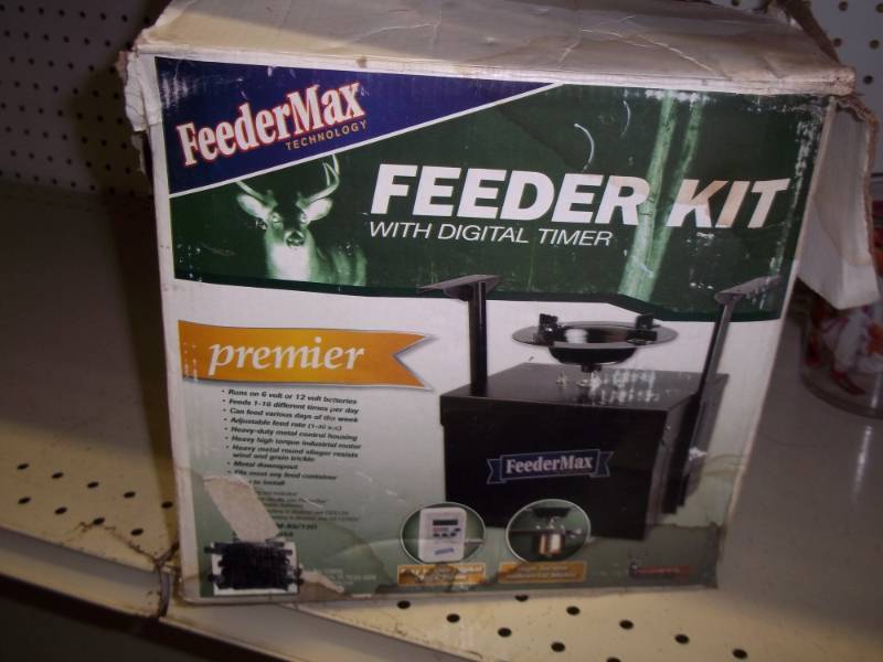lot 82 image: Feeder kit with digital timer, missing bracket and tray. See pics