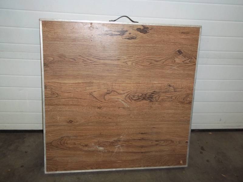 lot 85 image: Folding camping table