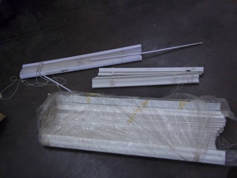 lot 95 image: 3 window blinds 36 , 25, and 31