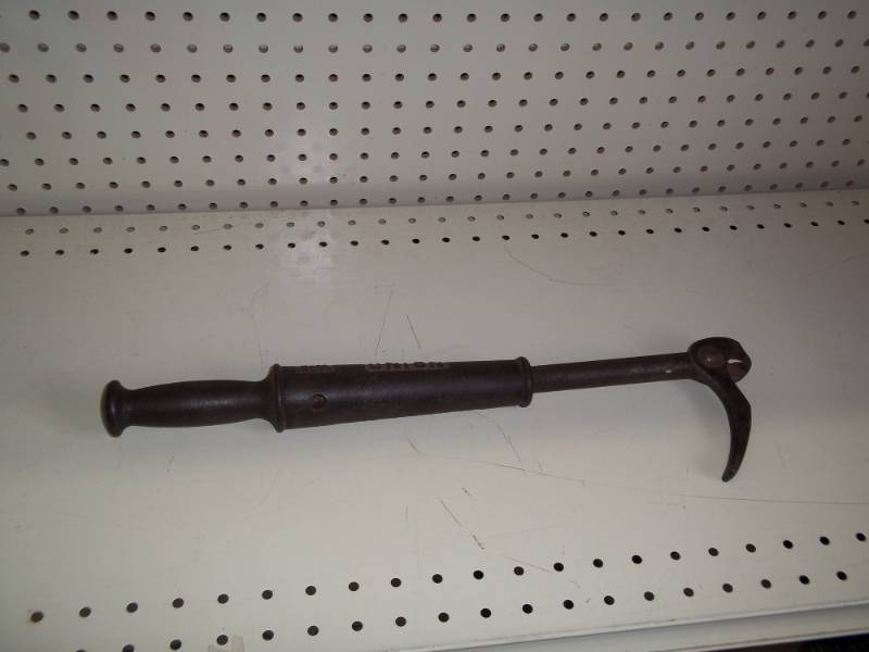 lot 96 image: Vintage Union Tools Nail Puller