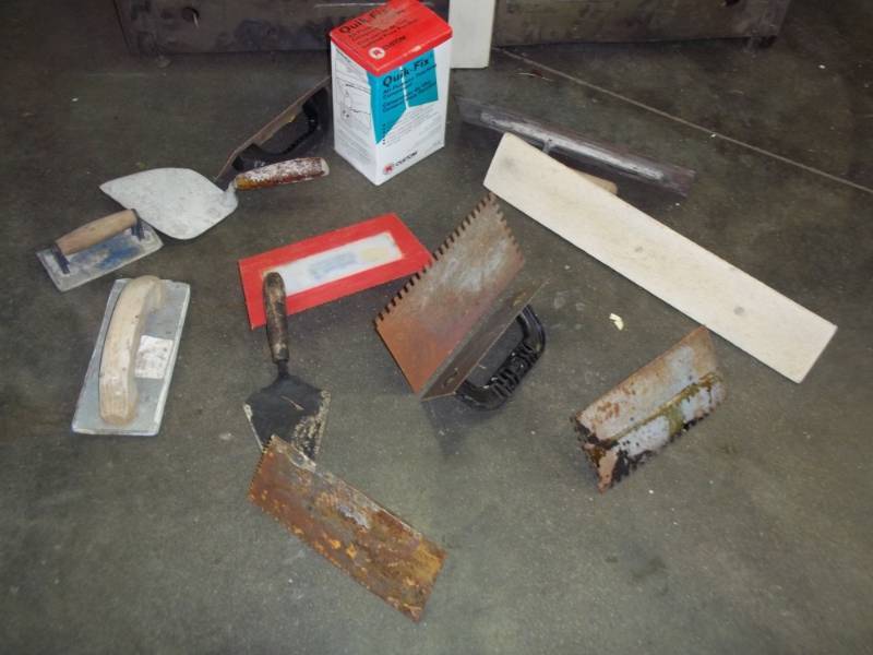 lot 117 image: Cement  Mud Tiling tools