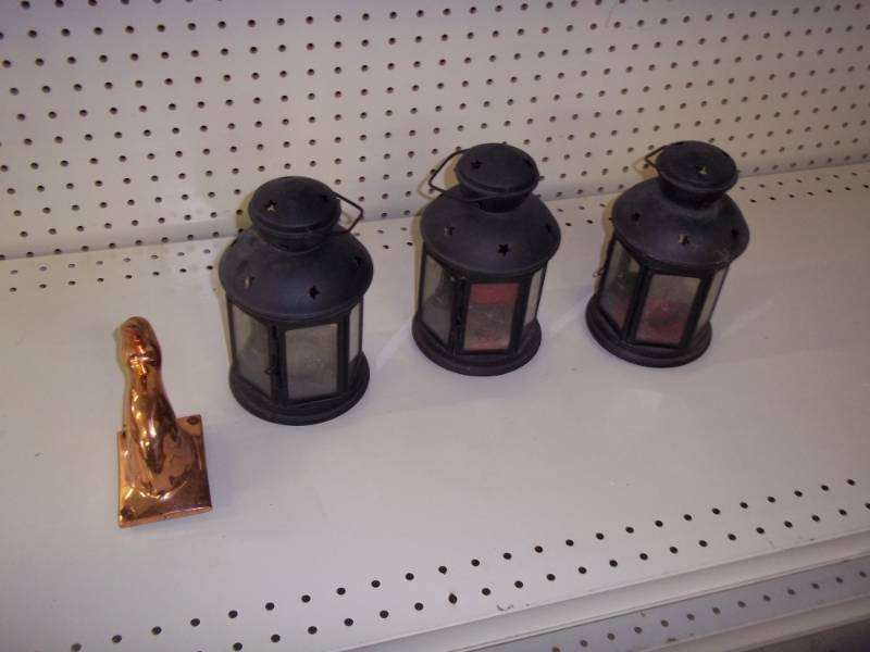 lot 118 image: 3 dcor tea lamp lanterns and brass duck wall dcor
