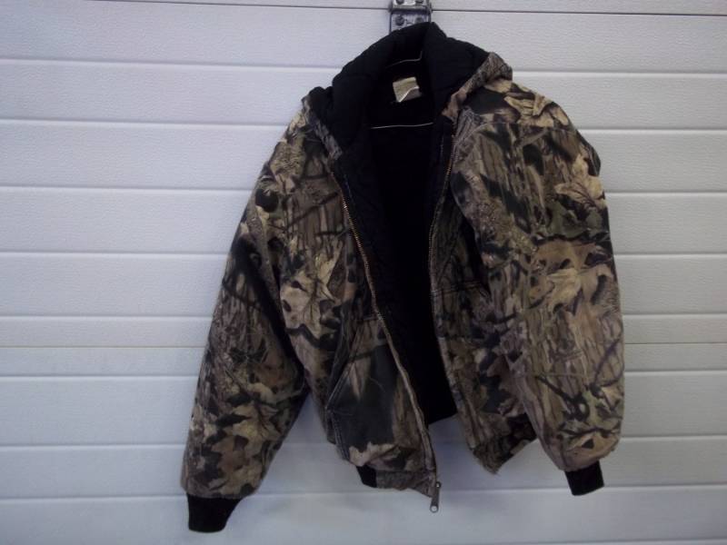 lot 120 image: Camo Jacket Size Xlarge