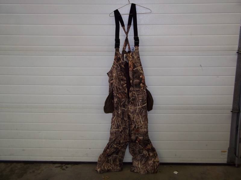 lot 122 image: Camo Bib overalls size 2XL REG