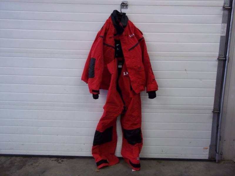 lot 124 image: Lund Jacket and Bibs, Size 3XL Gore-Tex