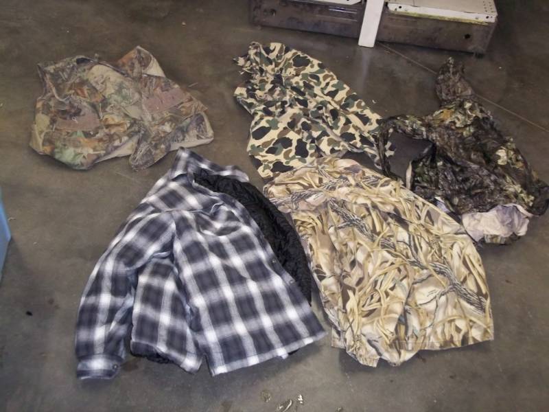 lot 129 image: Hunting Clothing including Rain jacket, hooded jacket, 2 shirts and vest