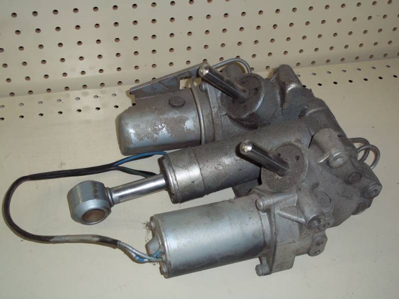 lot 140 image: Tilt and Trim control for Evinrude  Johnson boat motor