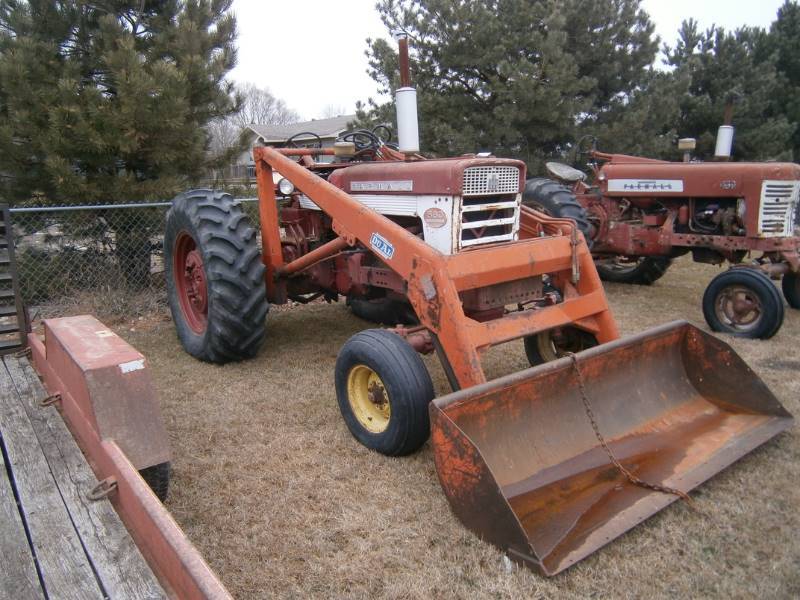 560 International W325 Dual Loader