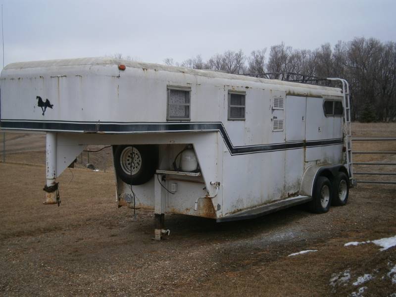 1982 LVN 2 Horse Trailer