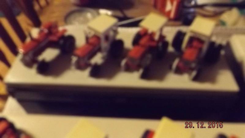 Toy International Tractor Collector Set