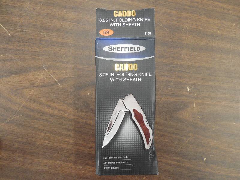 lot 17 image: Caddo 3 folding Knife With Case