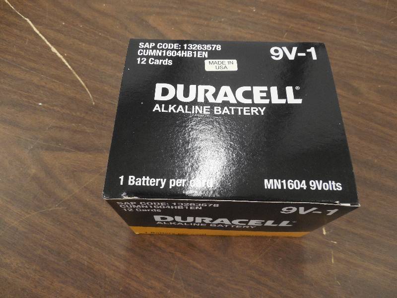 lot 18 image: Case of 12 Duracell Coppertop 9V Battery