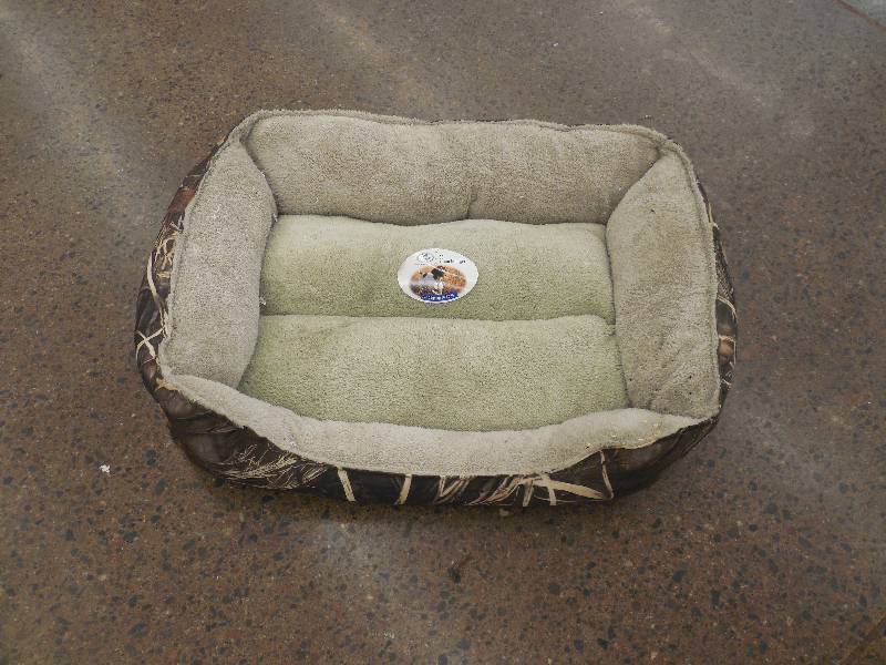 lot 25 image: Soft Spot Bolster Pet Bed, Camo, 36 x 27