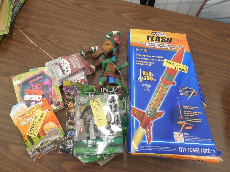 lot 27 image: Lot of Toys