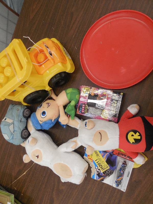 lot 28 image: Lot of Toys