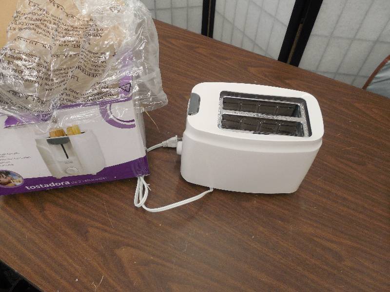lot 31 image: Rival 2-Slice Toaster, White
