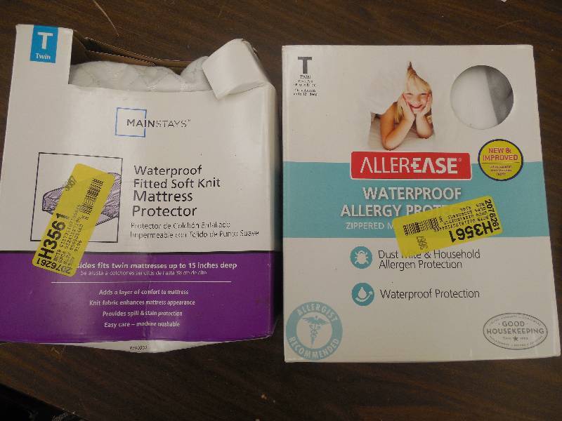 lot 33 image: (2) Mainstays Circular Knit Mattress Cover - TWIN