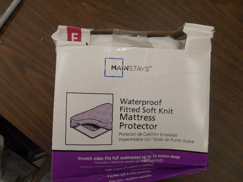 lot 34 image: Mainstays Circular Knit Mattress Cover, White