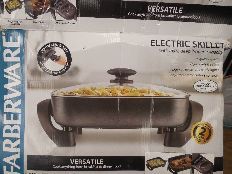 lot 39 image: FARBERWARE Non-stick Electric Skillet, Black