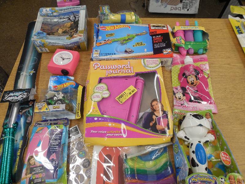 lot 40 image: TOY LOT