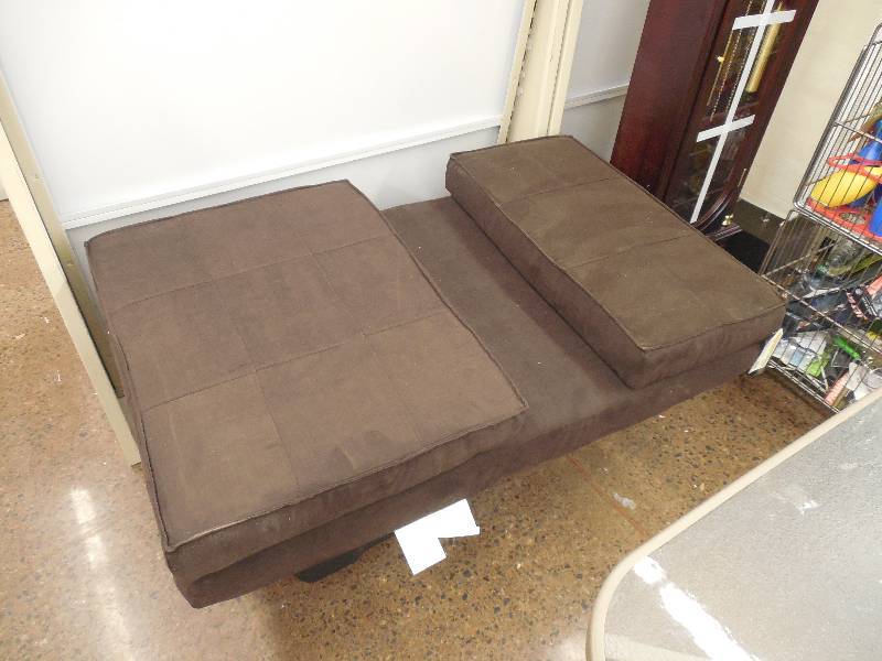 lot 46 image: your zone - flip chair Color BROWN