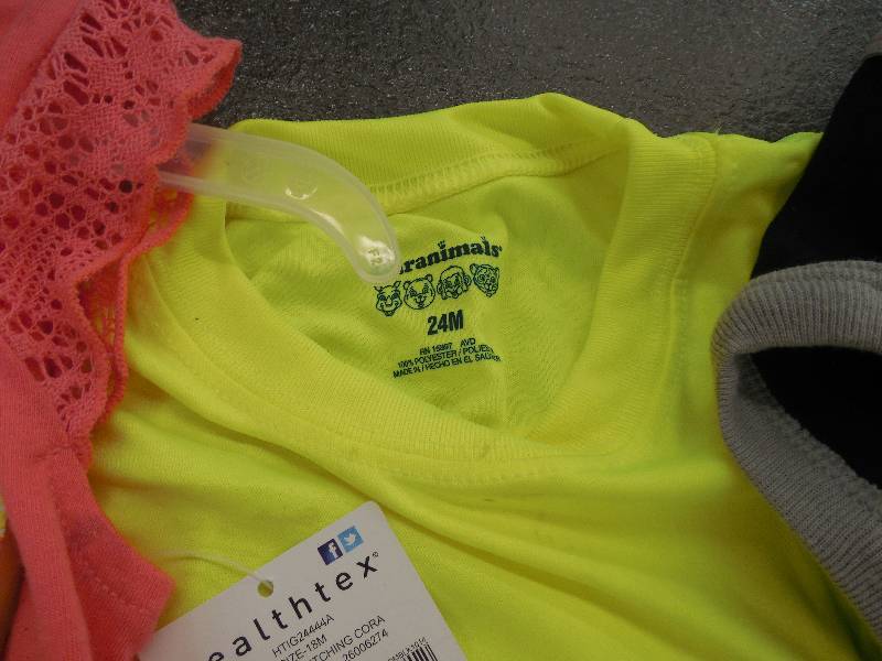 lot 50 image: LOT OF CLOTHES