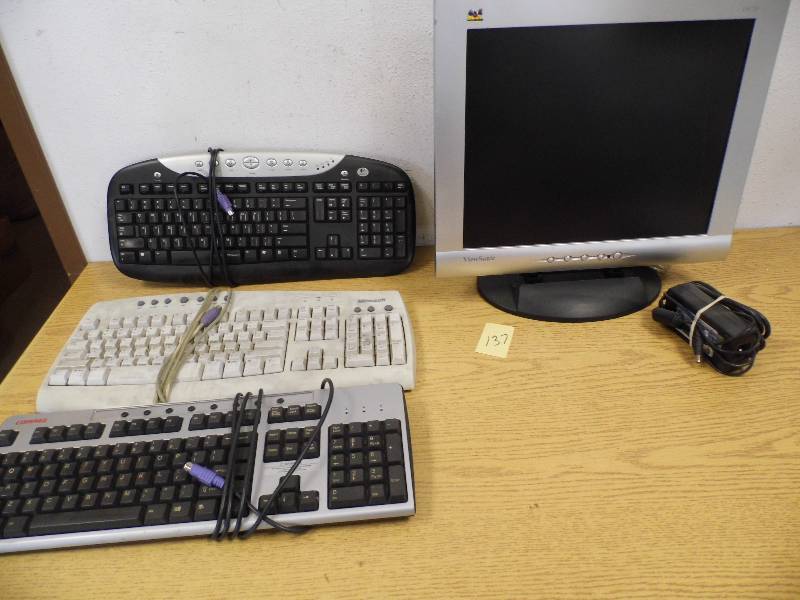 20 Monitor w Keyboards