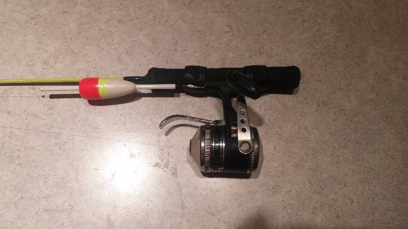 Ice fishing pole with reel