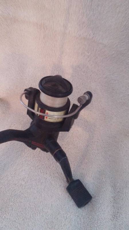 Graphite ice rod with master reel