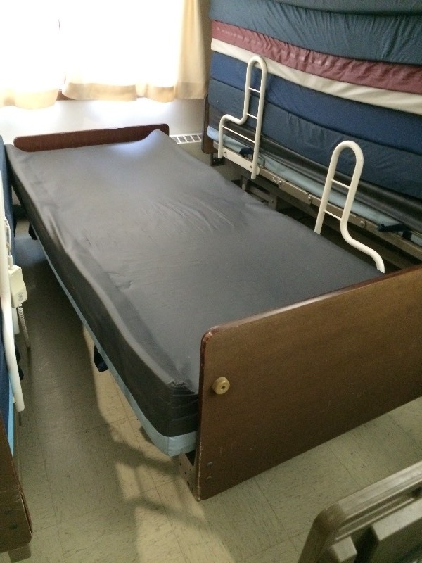 Adjustable hospital bed