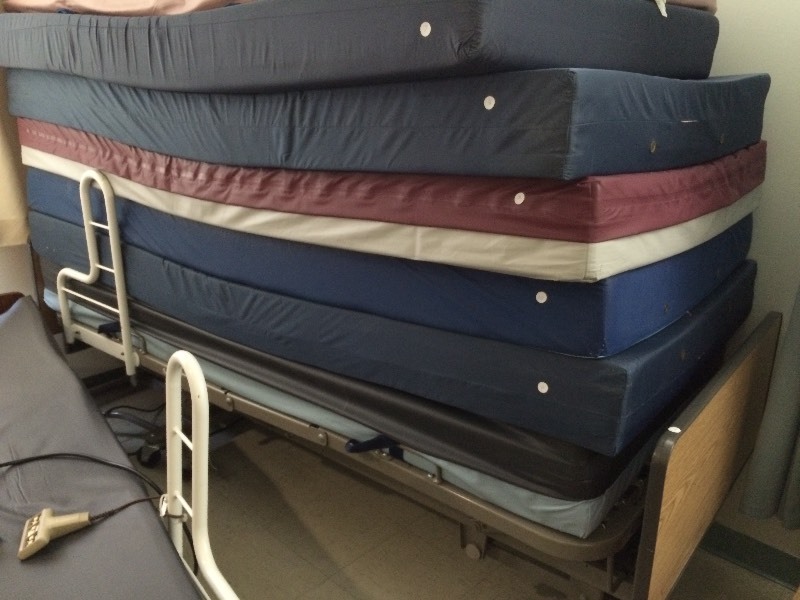 Hospital bed mattress