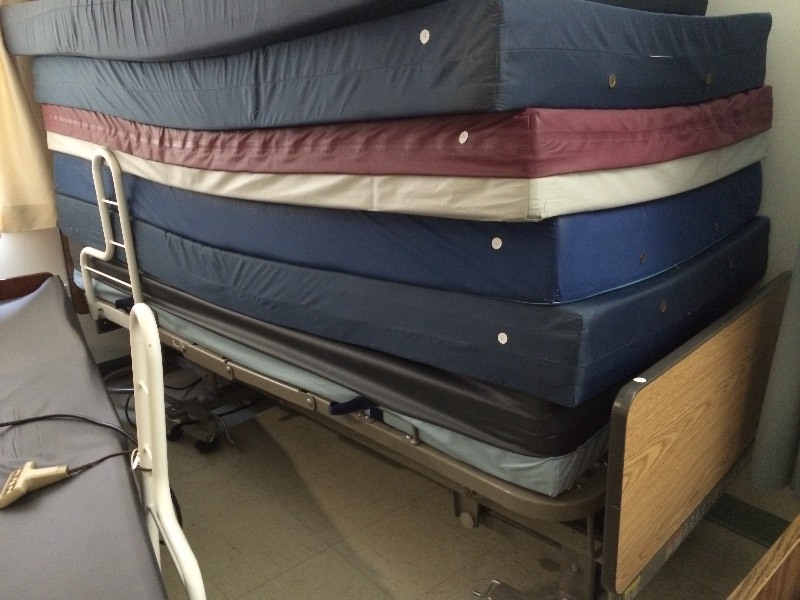 Hospital bed mattress