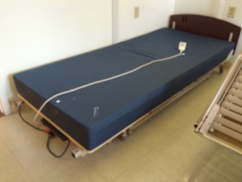 Adjustable hospital bed