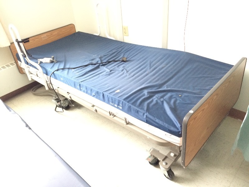 Adjustable hospital bed