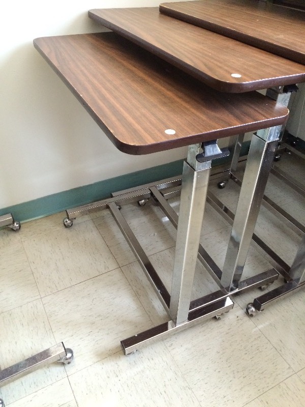 Rolling adjustable table