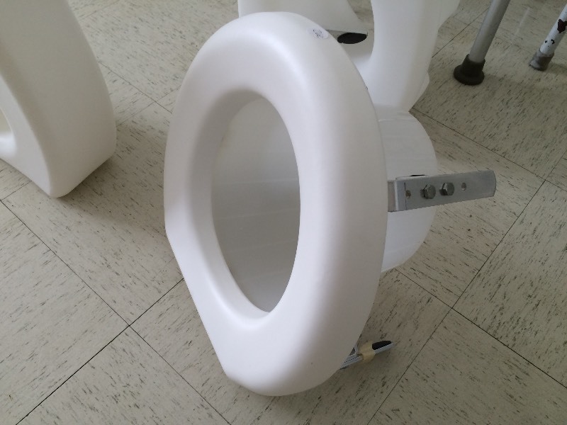 Toilet station pan