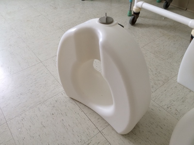 Toilet station pan