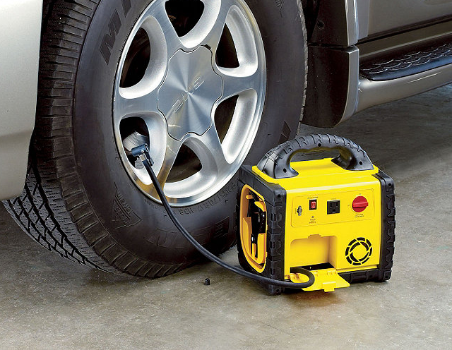 lot 17 image: Master Craft� 5-in-1 Power Station