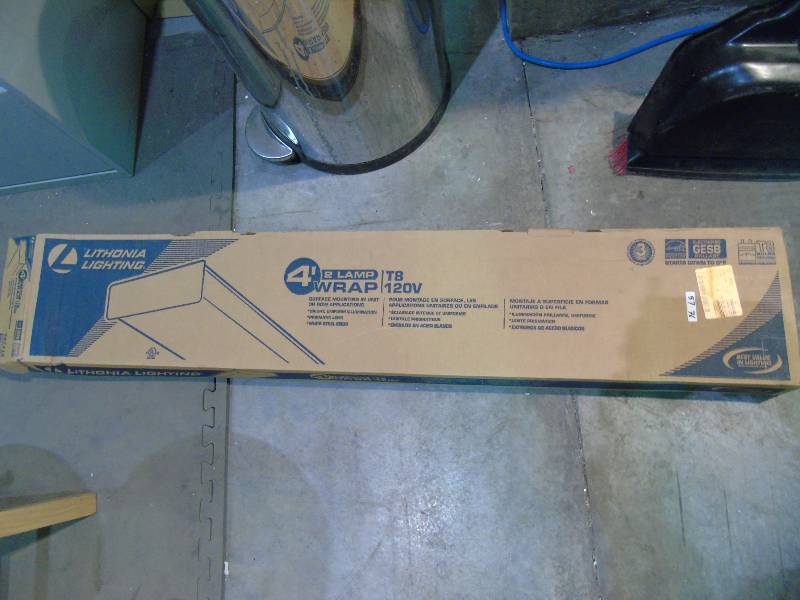 lot 76 image: Lithonia Lighting 4 2 Lamp Wrap - T8 120V